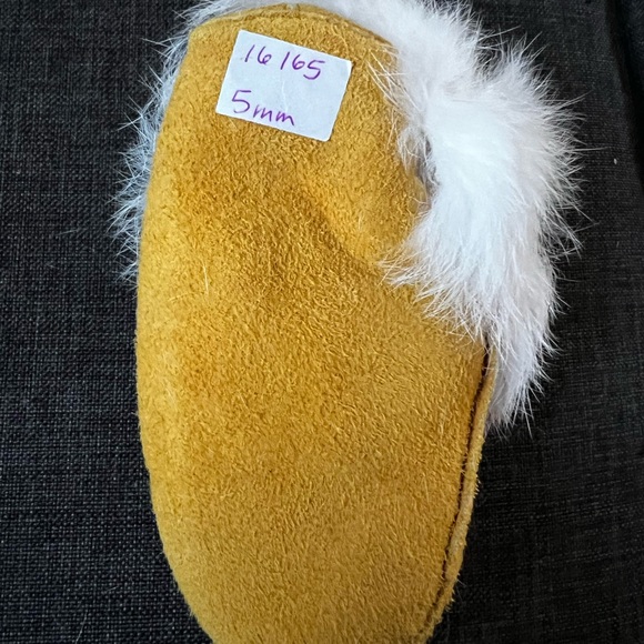 Native moccasins - Picture 5 of 5